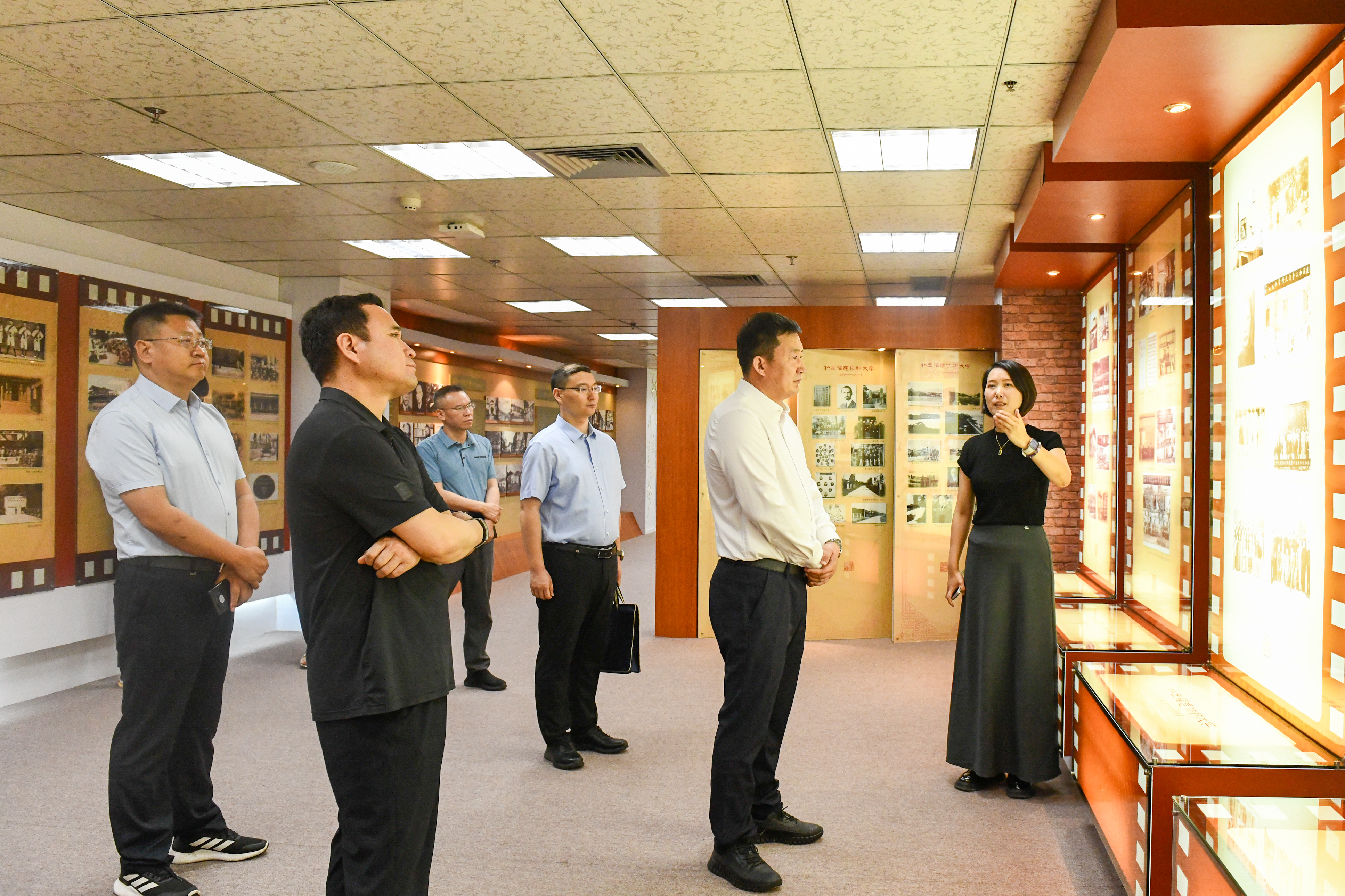 20250623寧夏大學新華學院周永偉一行來訪 (9).jpg