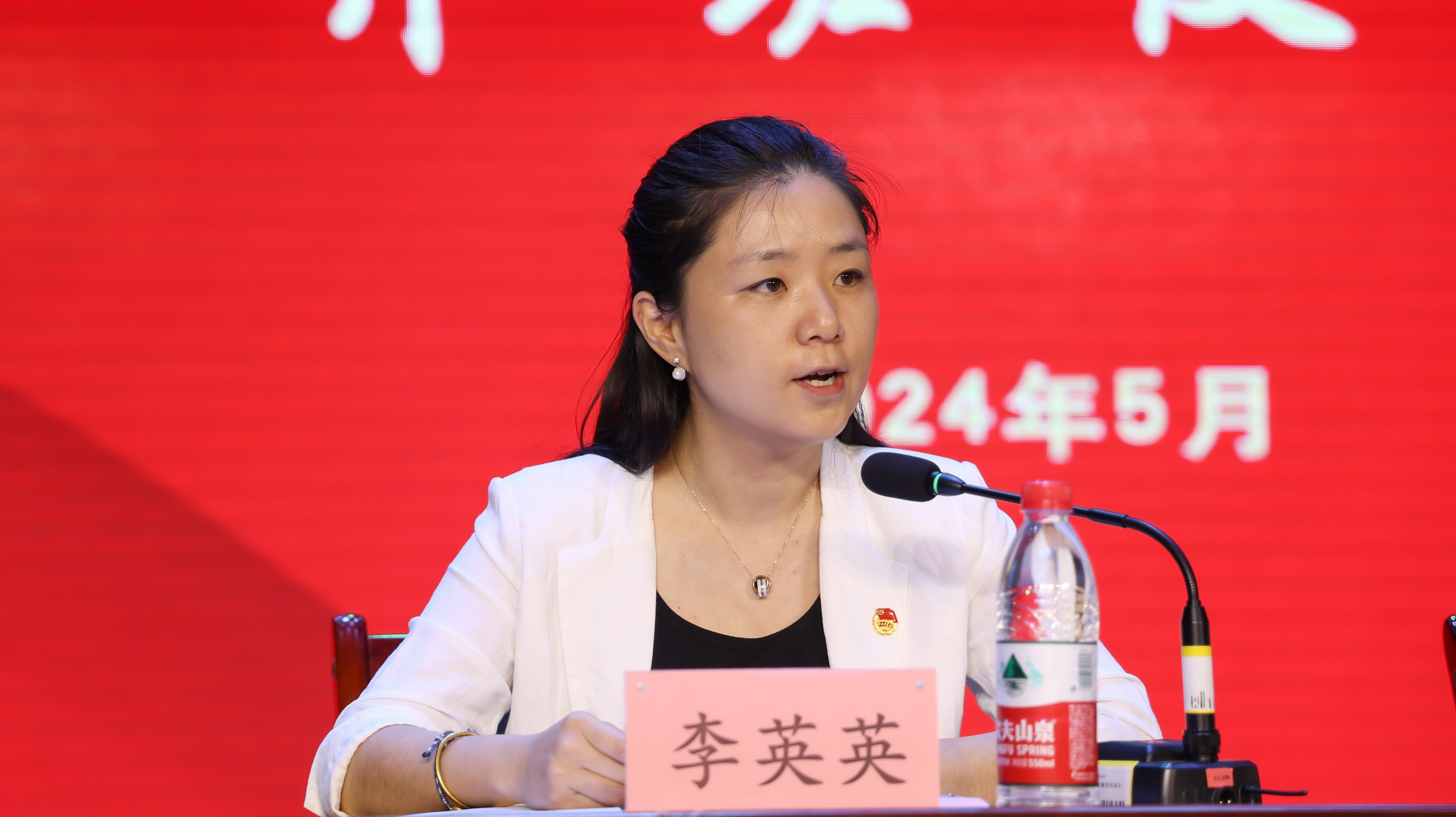 李英英.jpg